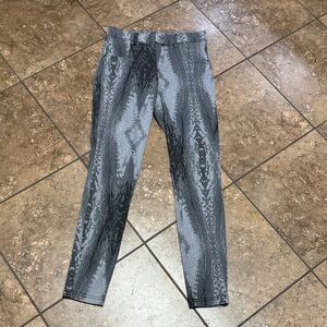 HUE Black and Gray Patterned Pants🎉